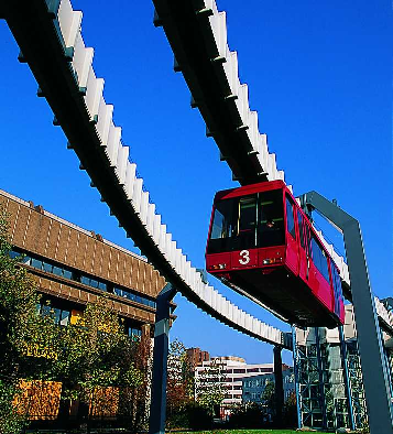 这就是我说的Sky train，颇有坐过山车的感觉